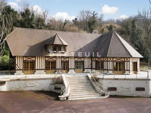 Maison 8 pièces 380 m²