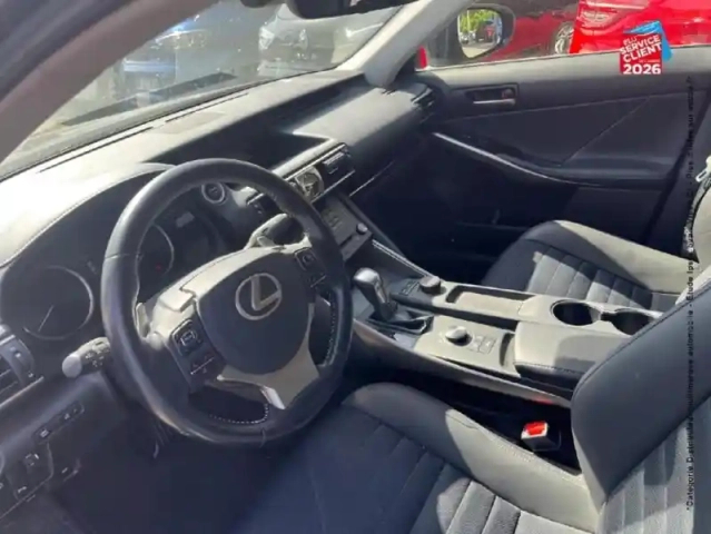 Lexus Is 300h euro6d-t — photo 15