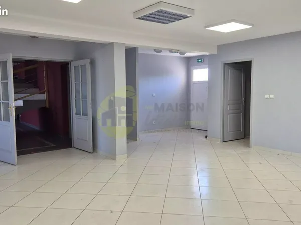 Local 110 m² Saint-Doulchard
