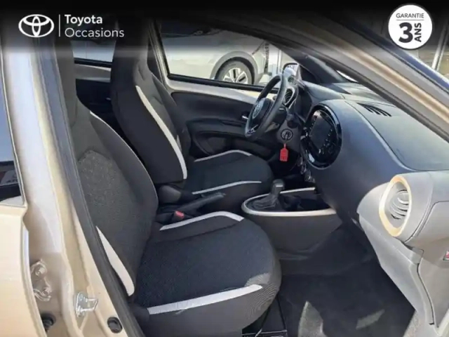 Toyota Aygo x 1.0 vvt-i 72ch design s-cvt my23 — photo 15