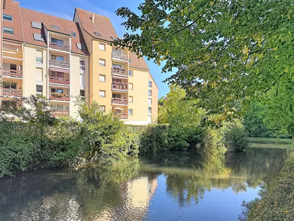 Appartement 4 pièces avec ascenseur, terrasse et balcon, vue sur la verdure - Benfeld