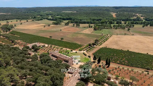 Villa 20 pièces 1575 m²