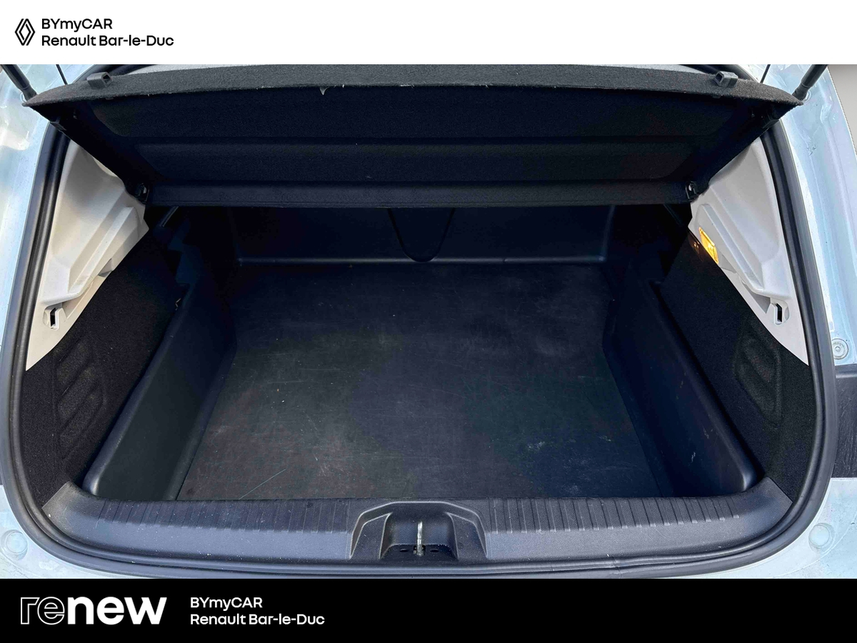 Renault Clio E-Tech 140 - 21 — photo 13