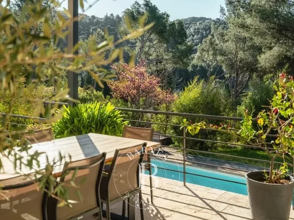 VENTE - CASSIS - LES JANOTS - VILLA FAMILIALE - PISCINE - DÉPENDANCE