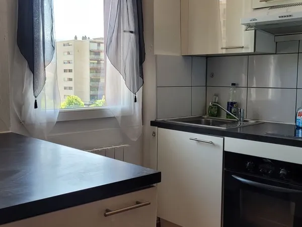 Studio 25 m² à louer - Grenoble centre, quais - Coin nuit séparé