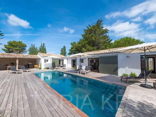 Maison 8 pièces 245 m²