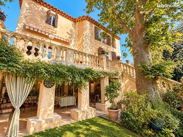 Propriété 8 pièces 247 m²