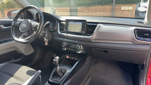 Kia Stonic 1.0 T-GDI 120 - Design – 2019 – 65938 km – Essence – Boîte Manuelle — photo 10