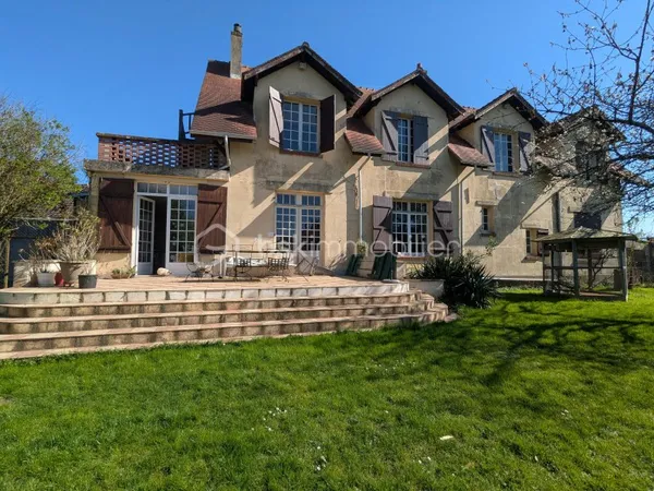 Maison 8 pièces 270 m²