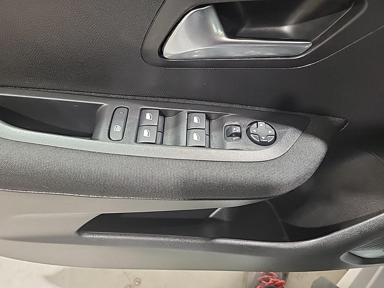 Peugeot 208 puretech 75 s&s bvm5 active pack — photo 23