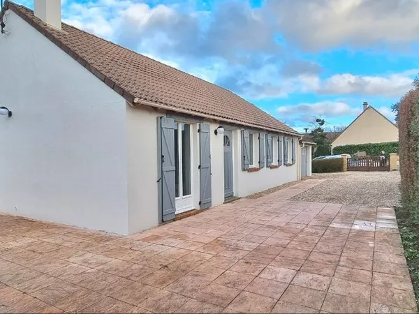 à louer - maison de plain-pied - 4 chambres - garage - terrasse - terrain d'environ 700 m²