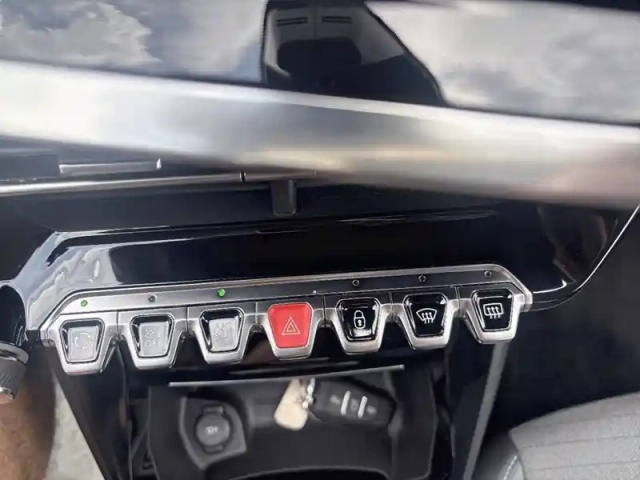 Peugeot 208 electrique 50 kwh 136ch — photo 18