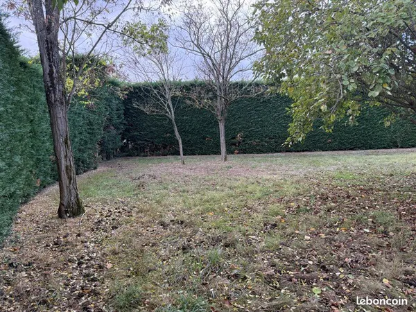 Terrain de 1086m²