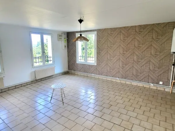 Elbeuf proche Seine : Appt 80 m² avec jardin 80 m², 2 CH et PK intérieurs ... Prix attractif !