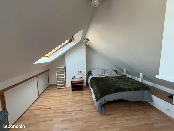Loue chambre meublée 12 m2 chez l'habitant