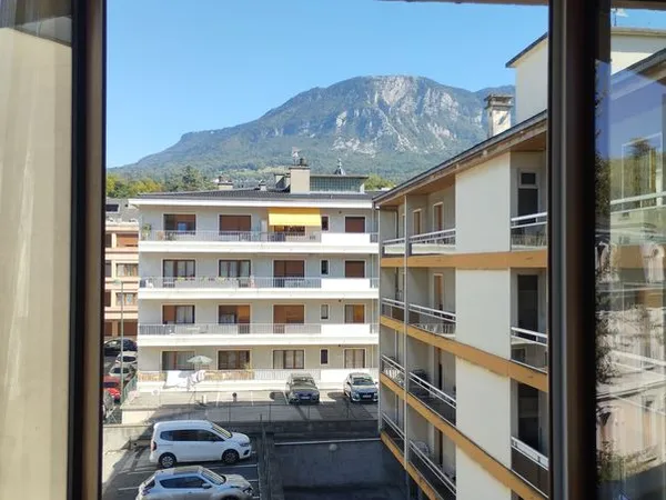 Appartement - 2 pièces - 52 m2 - Etage 3/5