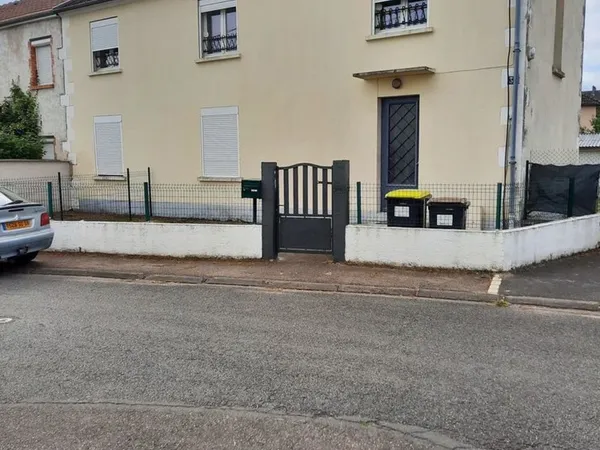 f4. Une chambre en bas 2 a l etage..salle de bain et