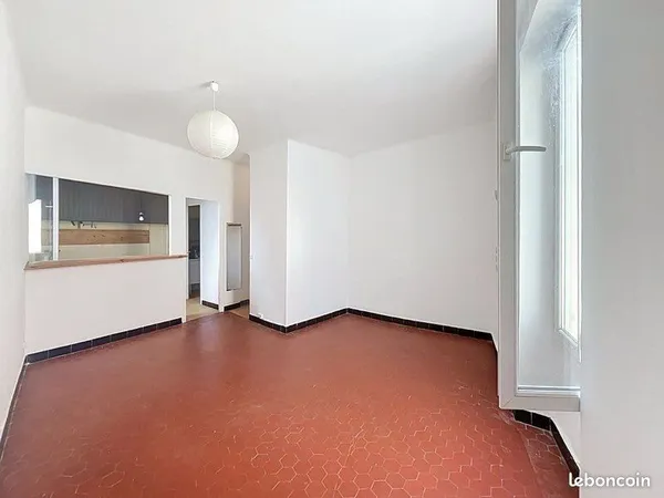 Grand studio/t1 place jean-jaurès