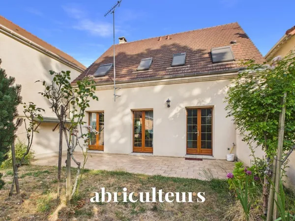 Vends maison ancienne - 107 m² - 5 pièces, 3 chambres - Versailles 78000