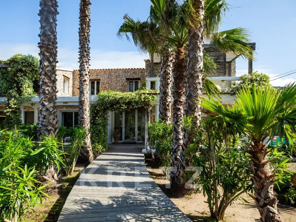 Villa en Pierre Bonifacienne avec piscine et vue sur le Bastion
