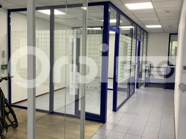 Local commercial 220 m²