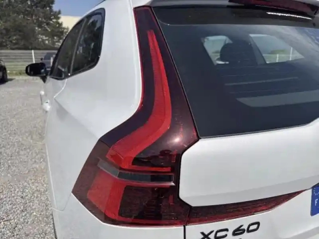 Volvo Xc60 t6 hybride rechargeable 335ch black edition geartronic 8 awd — photo 8