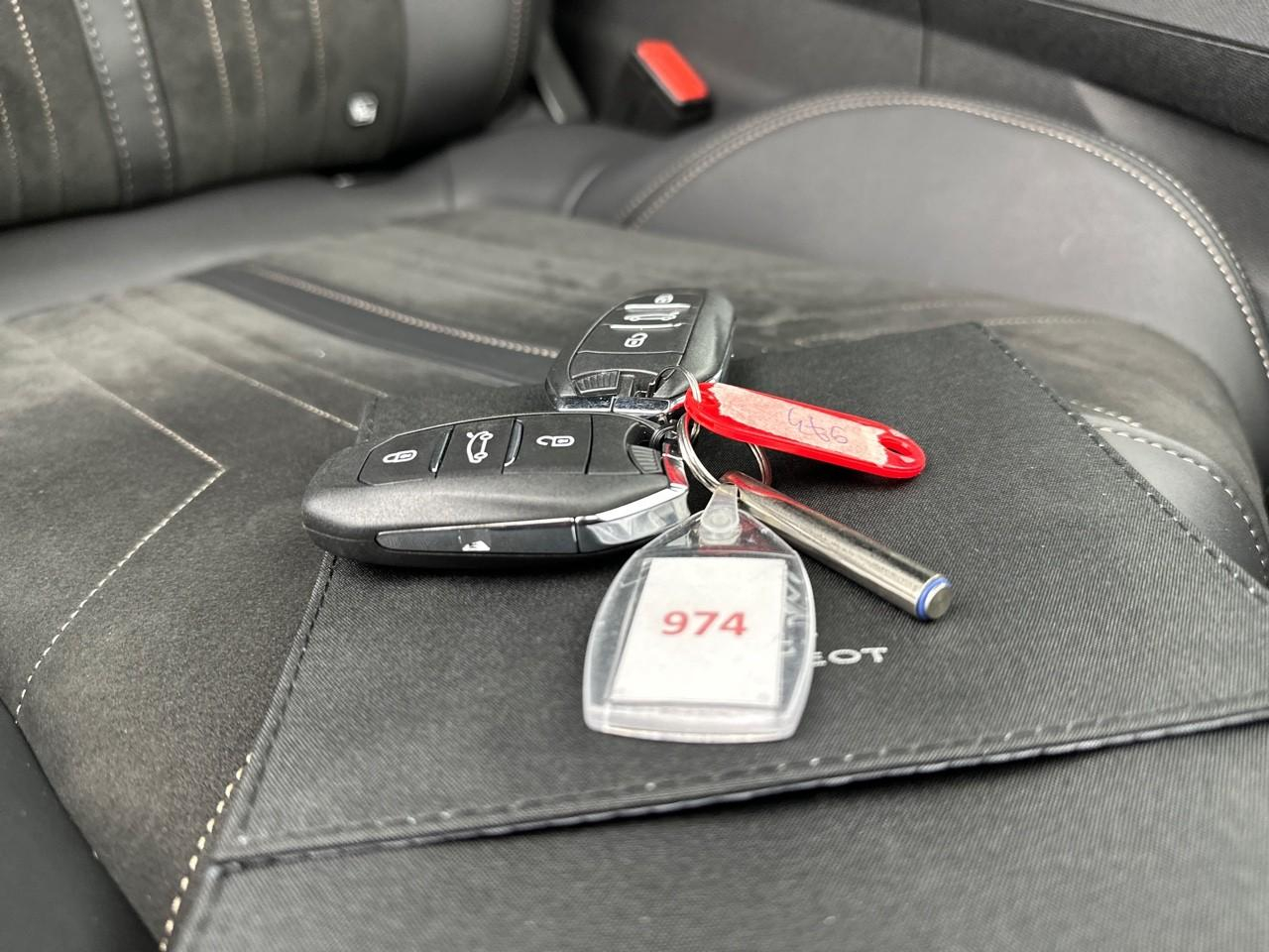Peugeot 3008 puretech 130ch s&s eat8 gt pack — photo 37