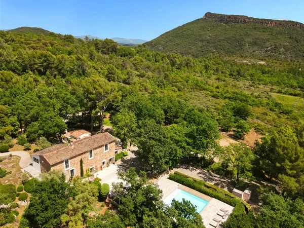 Maison 6 pièces 300 m²