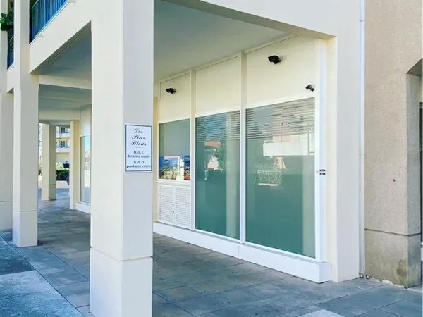 Joli Local Commercial 50m2 / Antibes les pins