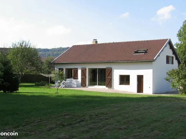 Maison individuelle sur grand terrain à Sapois (2 km de Champagnole)