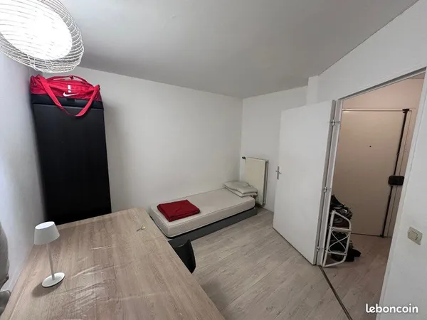 Colocation une. Chambre