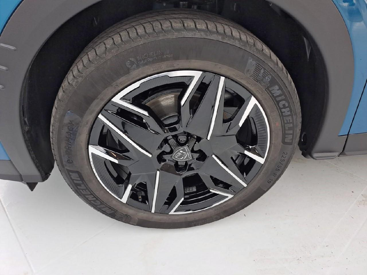 Peugeot 5008 hybrid 145 ch e-dcs6 allure — photo 11