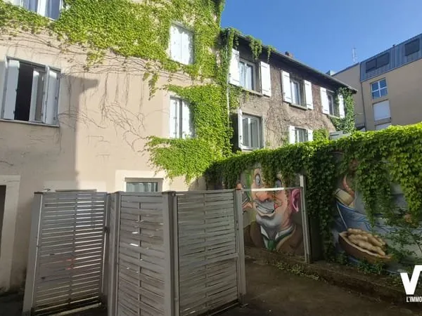 Centre ville, immeuble avec 13 appartements