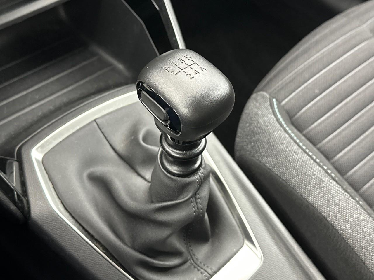 Peugeot 208 puretech 100 s&s bvm6 style — photo 28