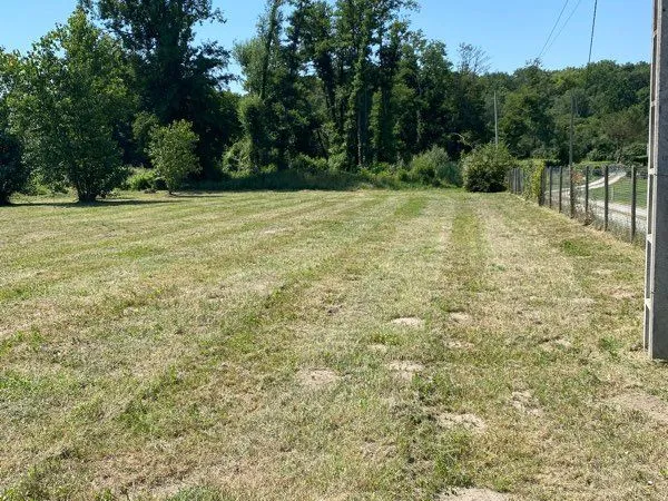 Terrain constructible 1045m2 avec permis de construire valide