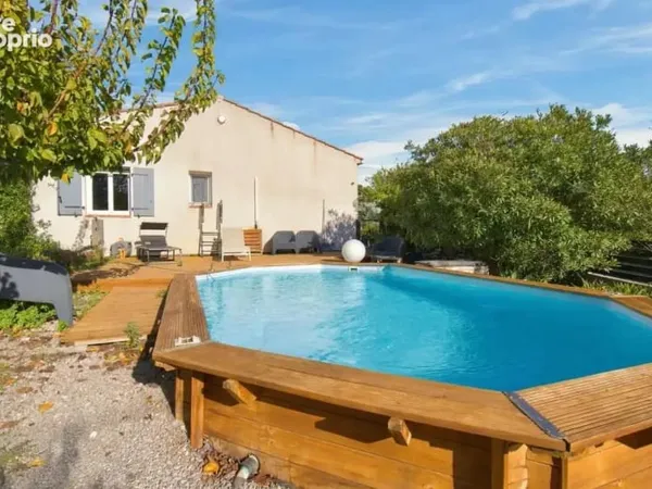 Maison individuelle 4 pièces - 92 m² - Plain-pied - Piscine - Domaine privé - Terrain 730 m²