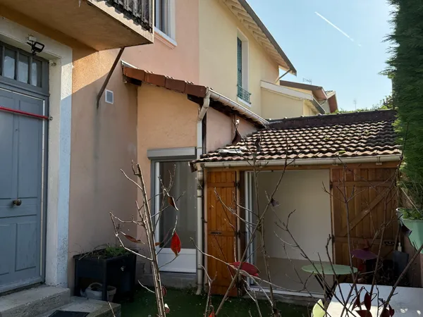 Loue appartement T2 de 41m² dans villa calme à Oullins Rue Louis-Auguste Blanqui