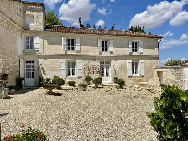 En Exclusivité - Authentique corps de ferme charentais aux po