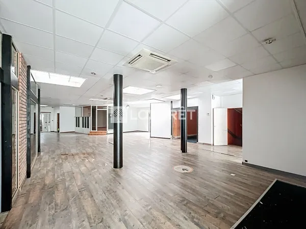 Bureaux 18 pièces 474 m²