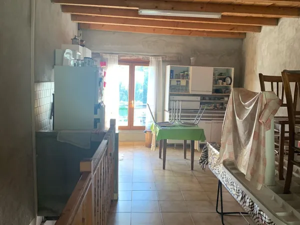 A vendre belle maison de village en pierres.