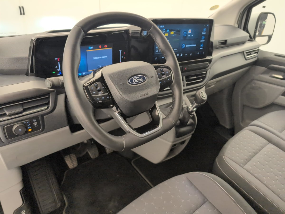Ford Tourneo Custom — photo 14