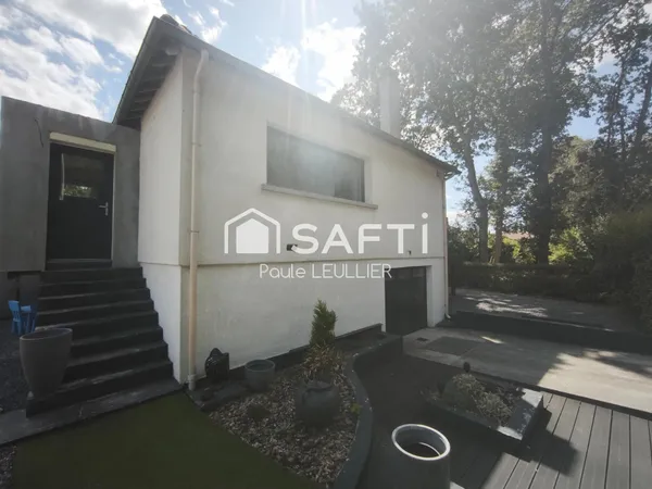 Maison atypique pleine de charme avec jardin clos sans vis-à-vis, à deux pas des écoles et commerces