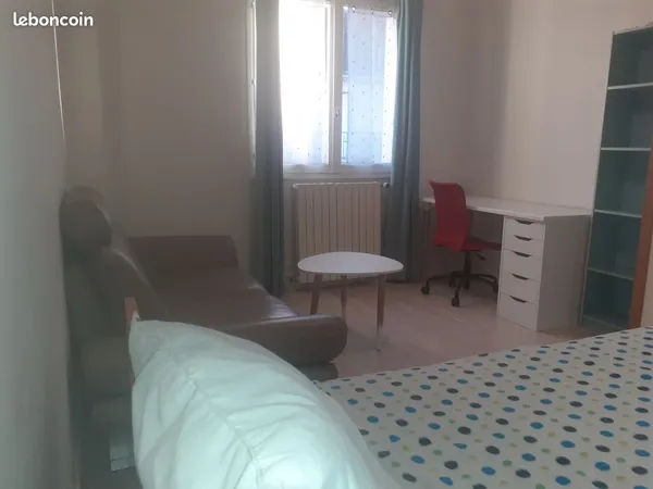 Belle chambre au sud, a Tours La Riche