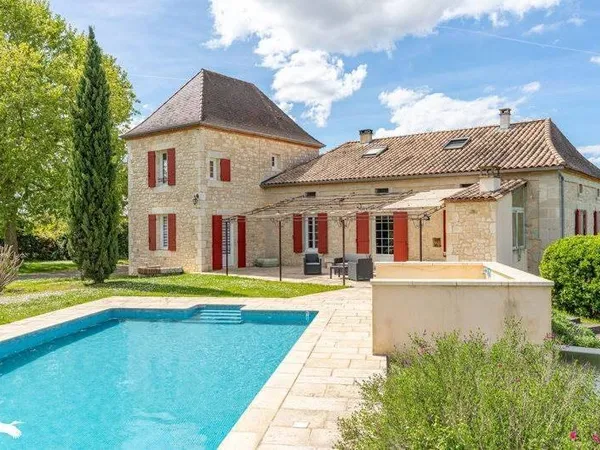 Maison 9 pièces 223 m²