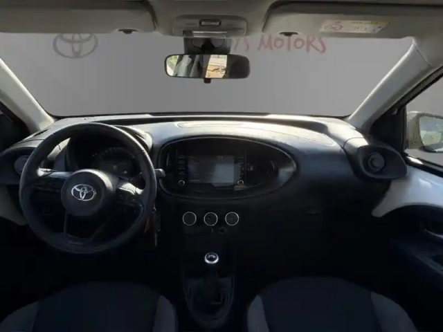 Toyota Aygo 1.0 vvt-i 72 dynamic — photo 11