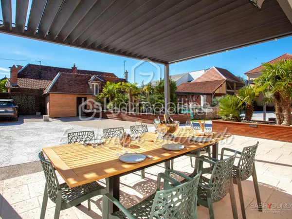 Maison 8 pièces 360 m²