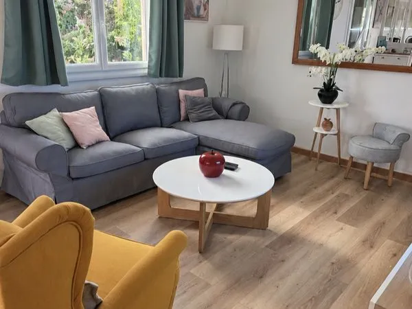 Appartement de 65 m² avec 350 m² d'extérieur, cave et box