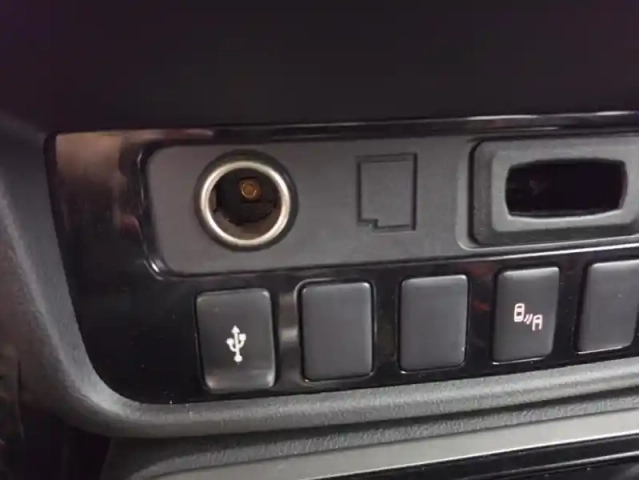 Mitsubishi Outlander phev twin motor intense 4wd + attelage — photo 27