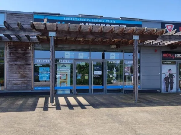Local commercial 180 m²