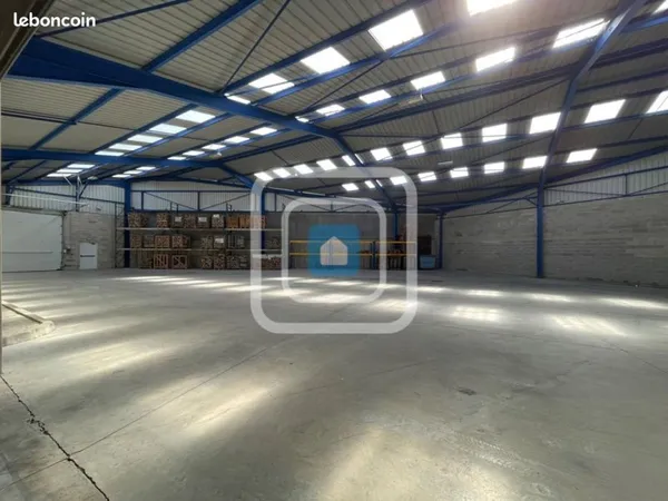 Local d'activité 1 700 m²